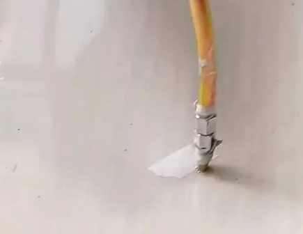 延寿瓷砖空鼓维修公司专业解答在瓷砖铺贴过程中，如果使用的砂料过粗（如全部使用了粗砂），可能会导致以下问题